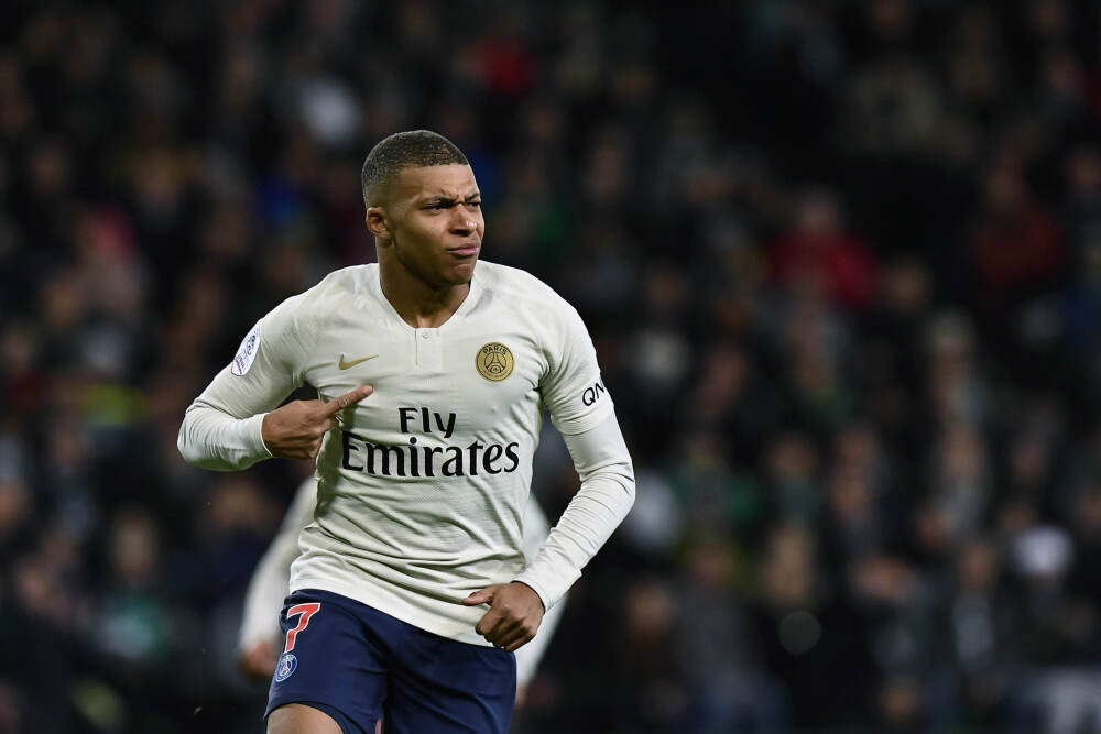 突尼斯先拔头筹！角球机会，斯希里头球破门